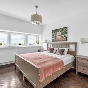 23rd Floor 3br With Views Of Apartament Warszawa